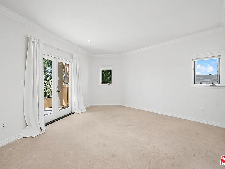 1000 Granville Ave #404 — Photo 40
