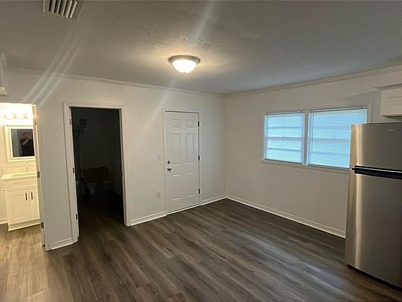 4th image of 2324 Reneke Ave