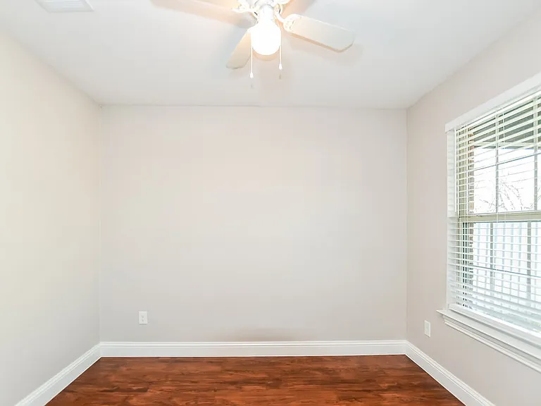 2913 Louis St — Photo 11