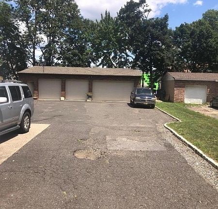 5th image of 391 Highland Ave