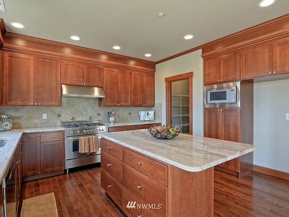 5th image of 27042 Stewart Street
