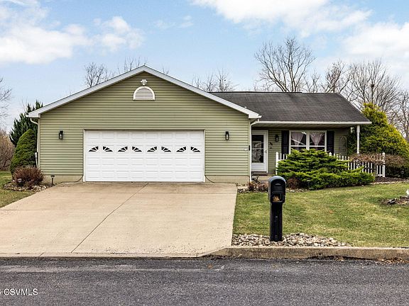 2nd image of 11 Meadow Ln