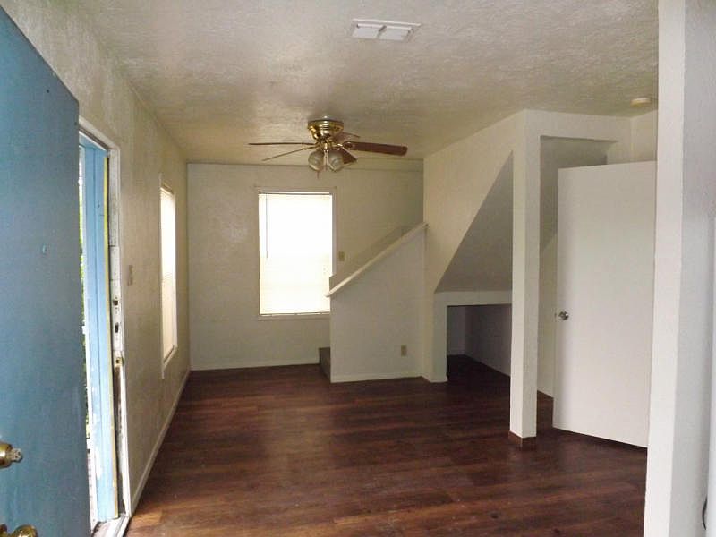 2nd image of 813 Furman Ave APT 1