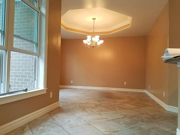 3rd image of 2025 Oak Leaf Ln
