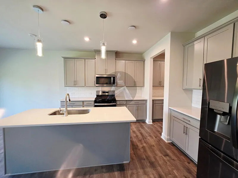 5 bed, 3.0 bath, 2886 sqft, $2,900 — Photo 2