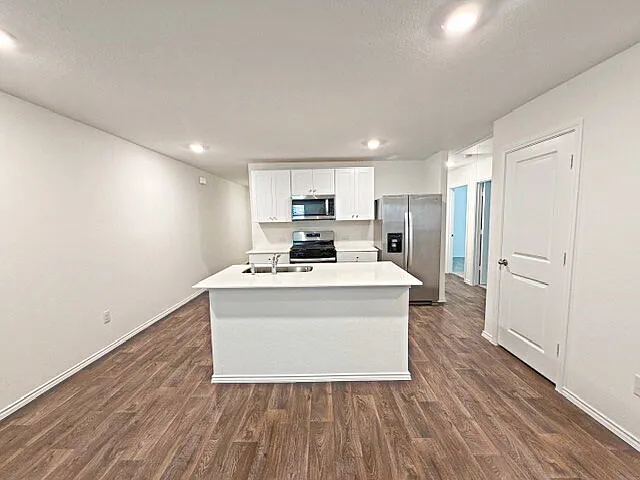 4 bed, 2.0 bath, 1572 sqft, $2,049 — Photo 3