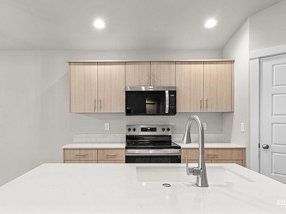 4th image of 18446 N Sweet William Ave