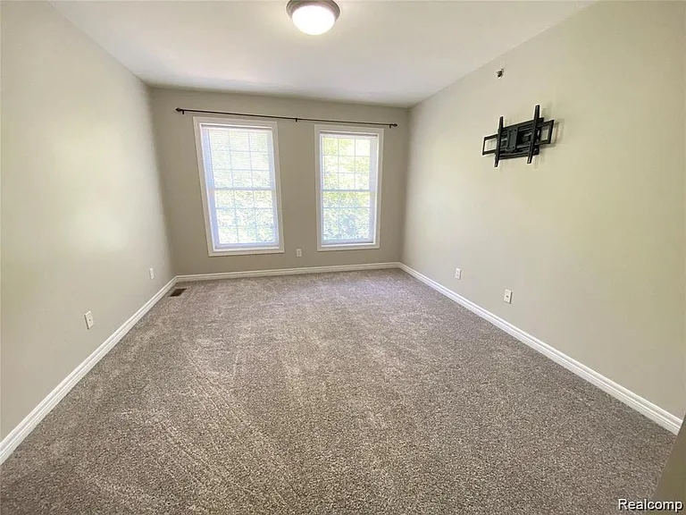 215 S Village Way — Photo 23