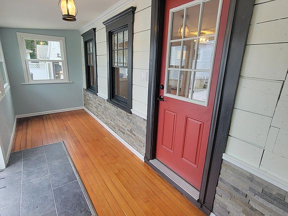 5th image of 218 Chatham Ave #1/2