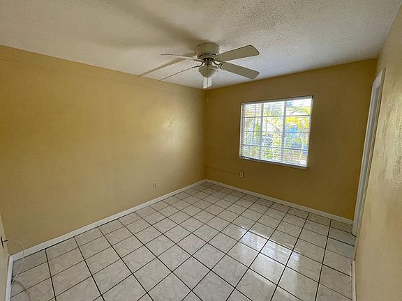 5th image of 525 12th Ave NE APT 26