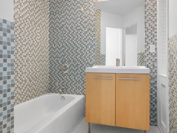 536 Court Street image 21 of 27