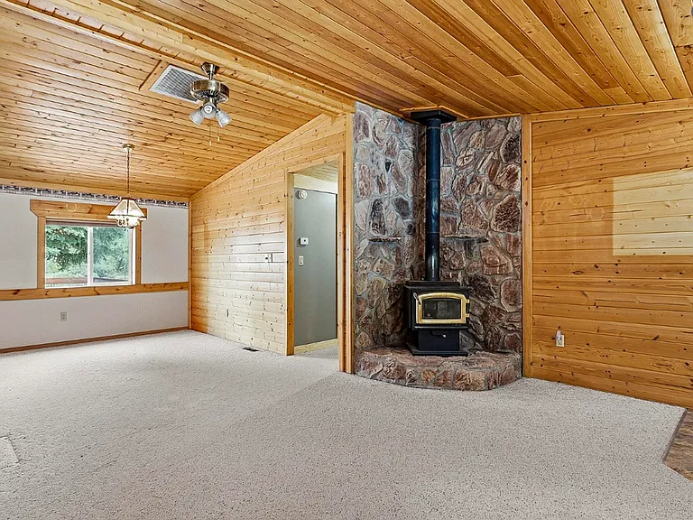 408 N Harmony Dr — Photo 5