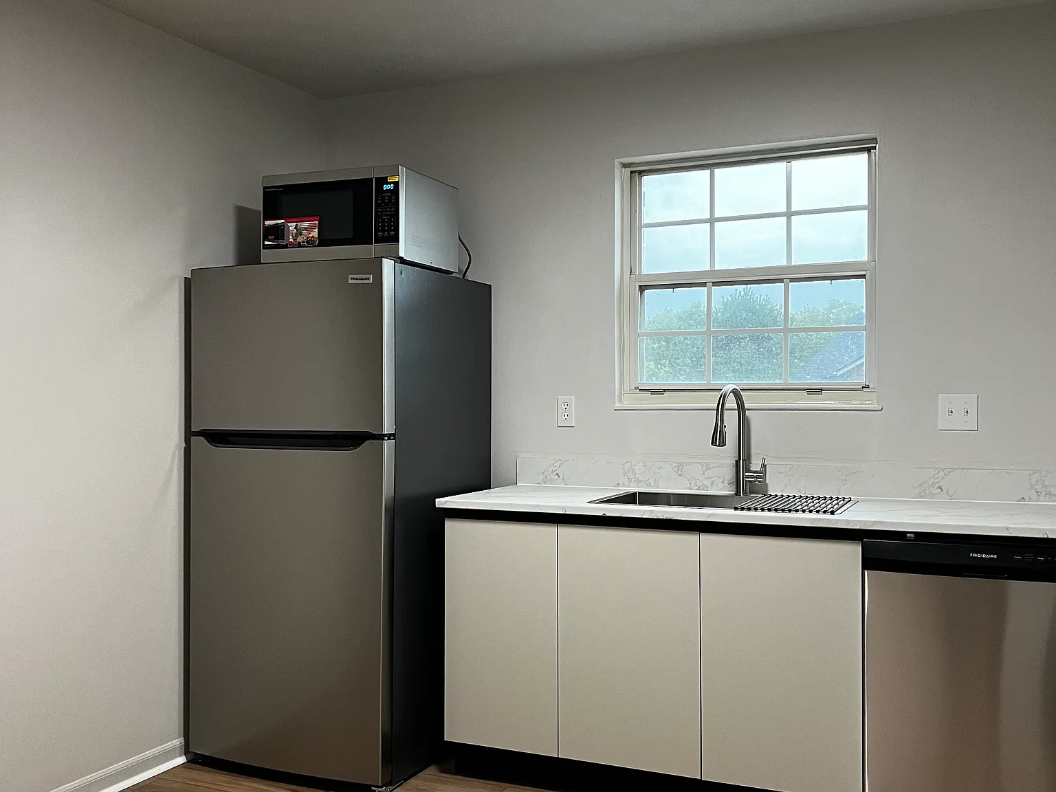 2 bed, 1.5 bath, $1,245 — Photo 2