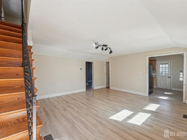114 Pine Island Ter, Keyport, NJ 07735