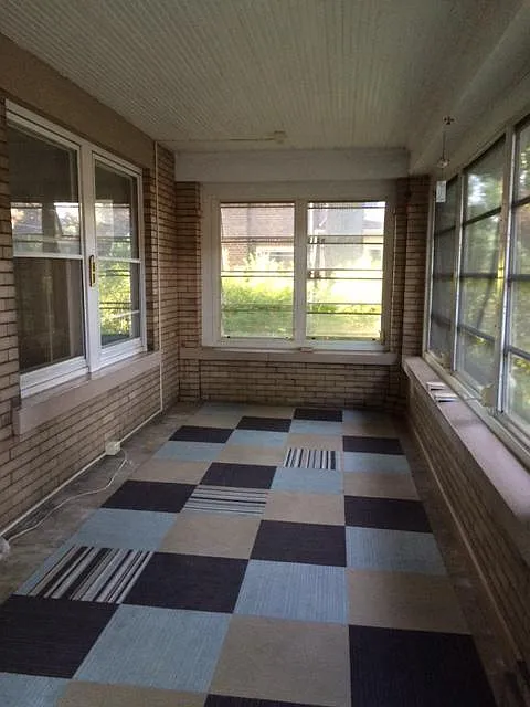 Enclosed front porch - 124 Oakdale Ave