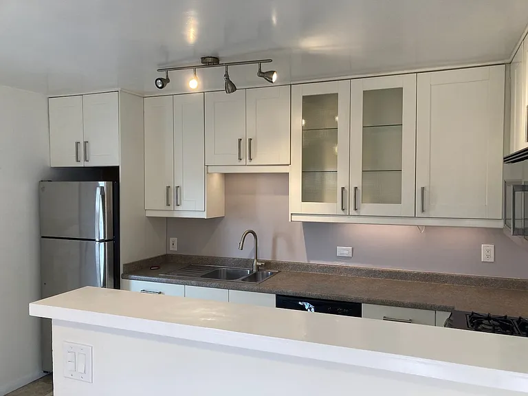 302 N Rios Ave — Photo 7