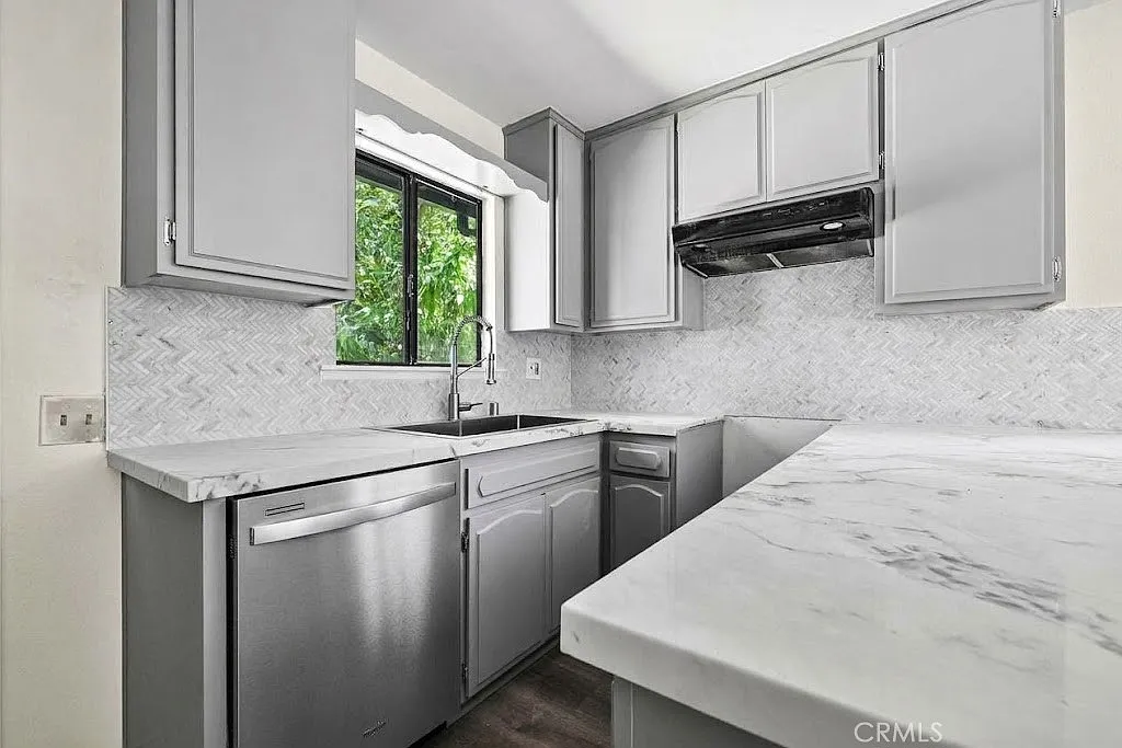 1 bed, 1.5 bath, 850 sqft, $2,550 — Photo 4