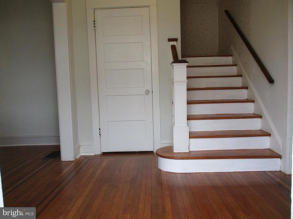 4th image of 3787 Woodland Ave