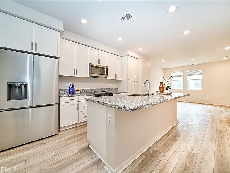 1672 Cayton Loop — Photo 10