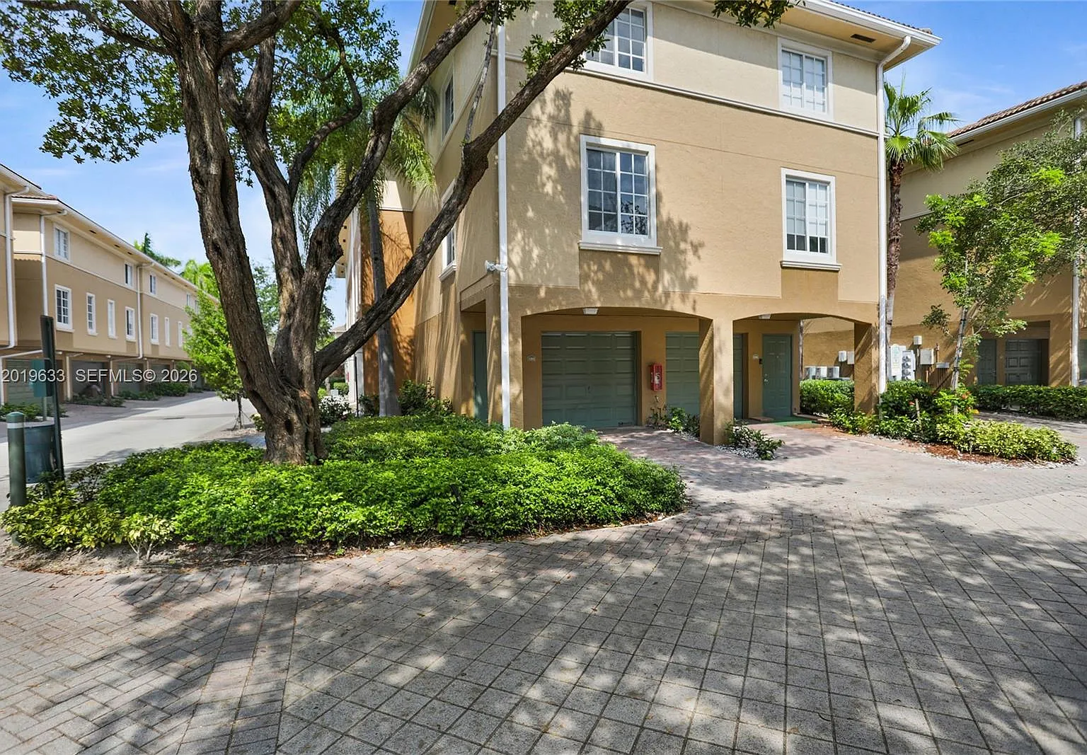 Aventi At Aventura Condo — Photo 1