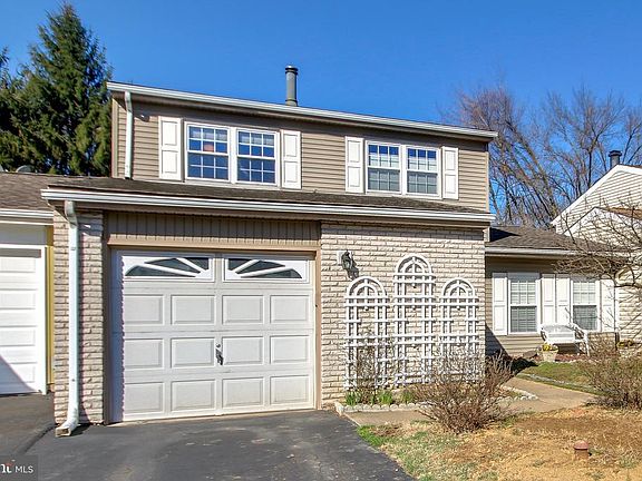 3rd image of 4 Candlewood Ct
