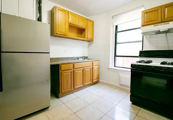 4th image of 258 W 117th St APT 3E