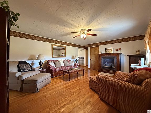2nd image of 320 Harvey Ln