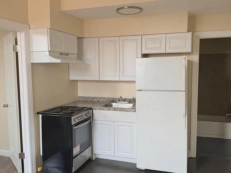 64 W Antietam St #12 — Photo 4