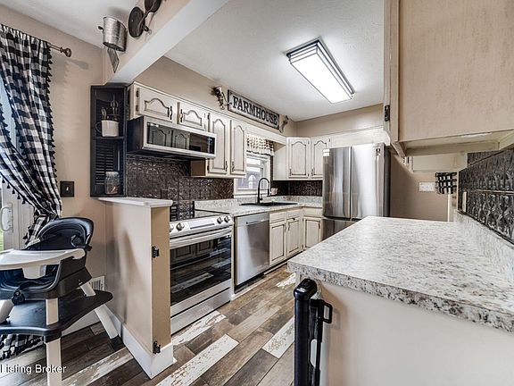 5th image of 8 Thyme Ct