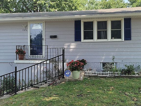 4th image of 11916 W 92nd St
