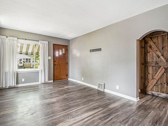 5th image of 510 W 12th St