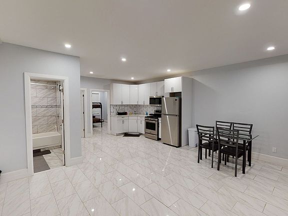 5th image of 304A Sumpter St #1-4