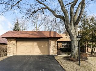3968 Dundee Rd, Northbrook, IL 60062