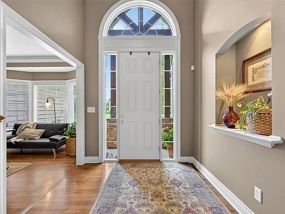 5th image of 9406 Pleasant Ave