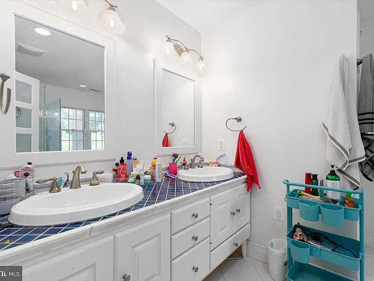 4 Sussex Ct — Photo 23