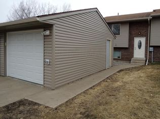 924 9th Ave SE, Valley City, ND 58072