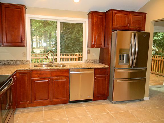3rd image of 794 NE Pinecrest Dr