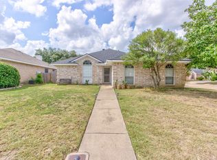 1700 Cedar Tree Dr, Fort Worth, TX 76131