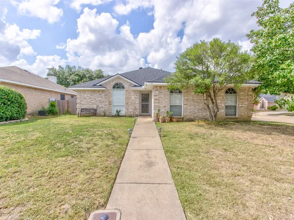 1700 Cedar Tree Dr, Fort Worth, TX 76131