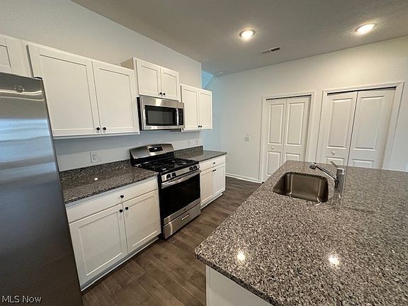4th image of 445 Honeycrisp Dr