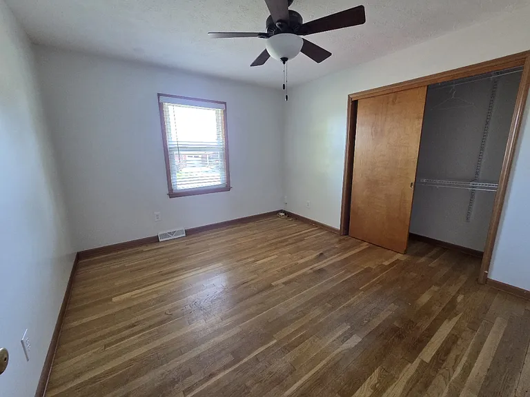 521 Stonehaven Dr — Photo 14