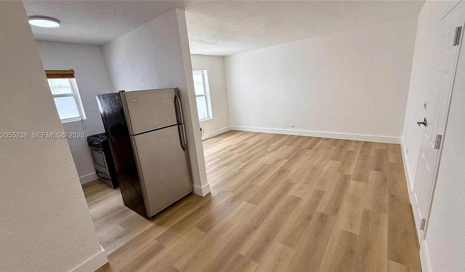 Harding Avenue Condo — Photo 4