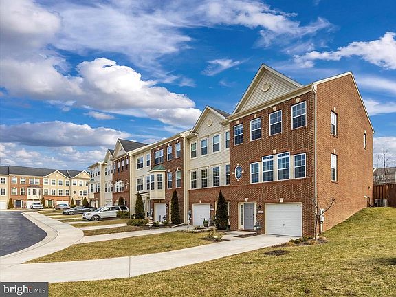 2nd image of 6201 Newport Pl