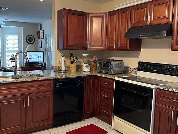 4th image of 157 Coralwood Cir