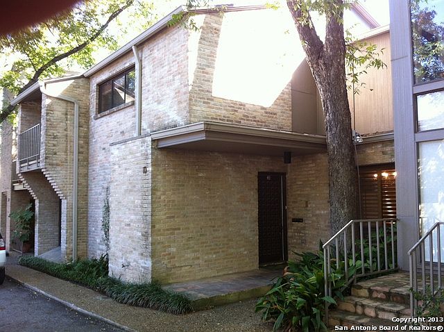 1st image of 10 Gallery Ct #10