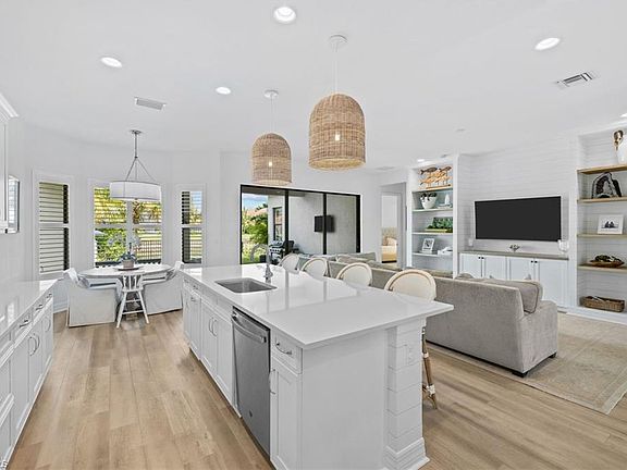 2nd image of 4697 Kensington CIR