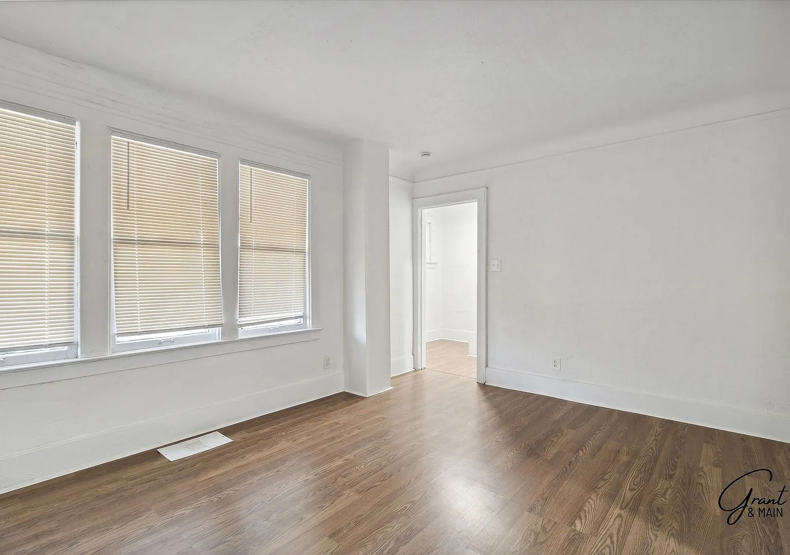 4 bedroom large home — Photo 4