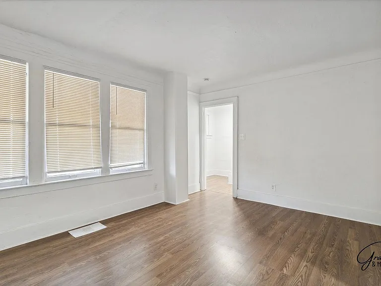 16211 Kentucky St — Photo 4