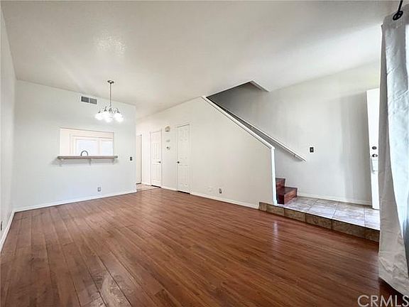 4th image of 926 W Philadelphia St Unit 20