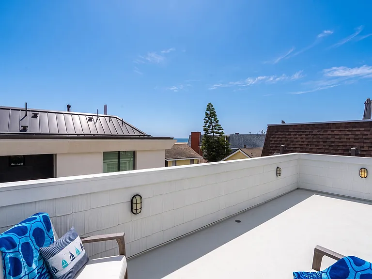 709 W Balboa Blvd — Photo 50